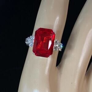 RUBY red‎ crystal ring 3 stone electroplated adjustable. Handset new piece!!